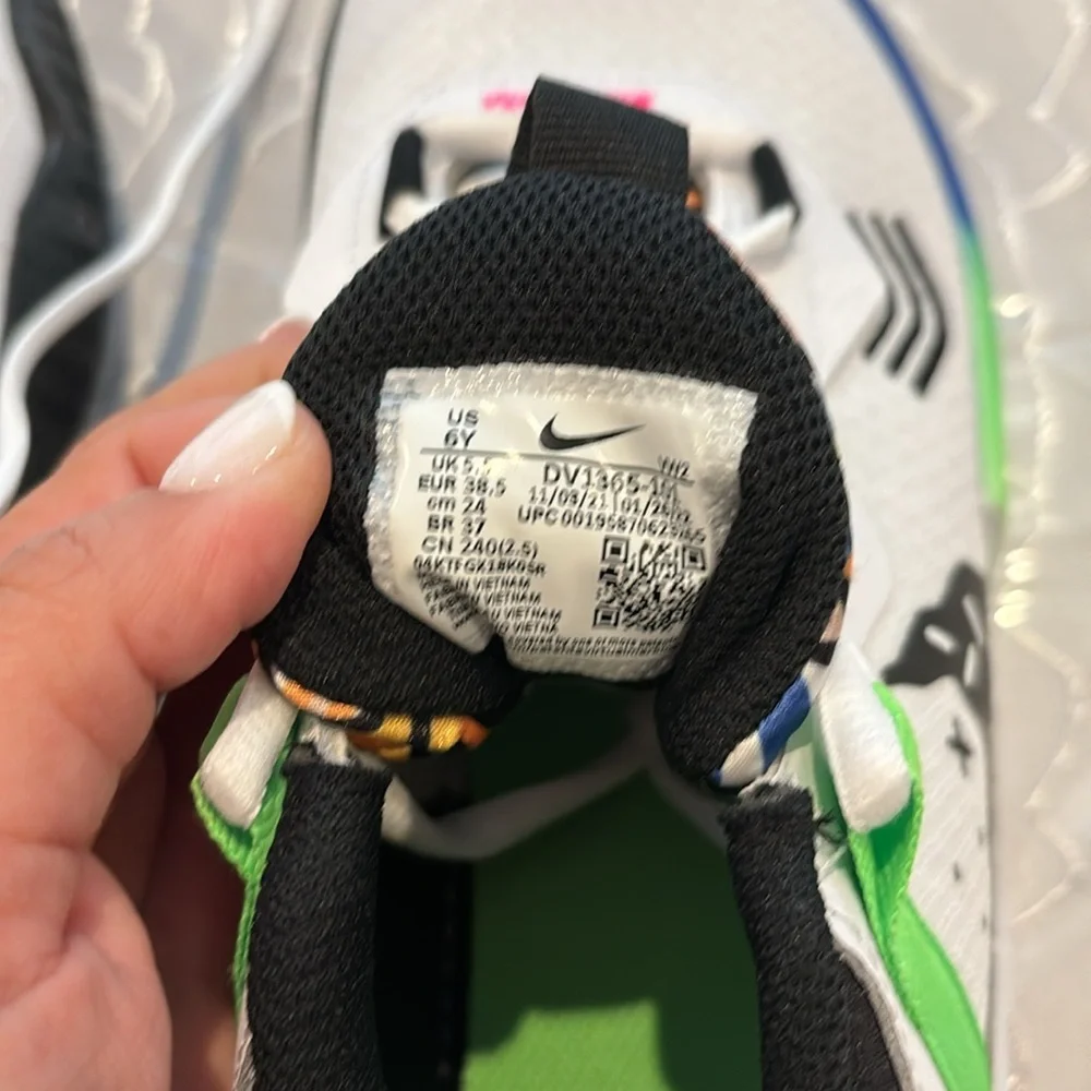 Brand new boys Nike zoom cross over sneakers size 6